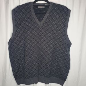 ☆ Van Heusen Plaid Sweater Vest Size XL Gray and Black